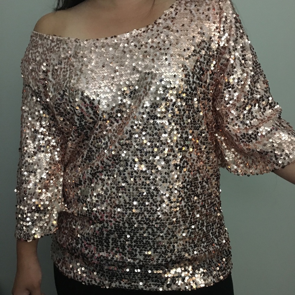HP🎉Best seller! Rose gold off shoulder sequin top - Picture 5 of 8
